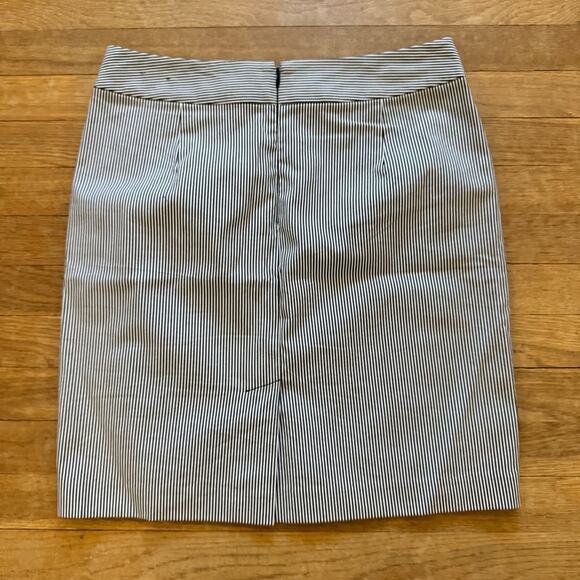 Banana Republic navy white stripe knee length pencil skirt size 8
b28 - Picture 4 of 4